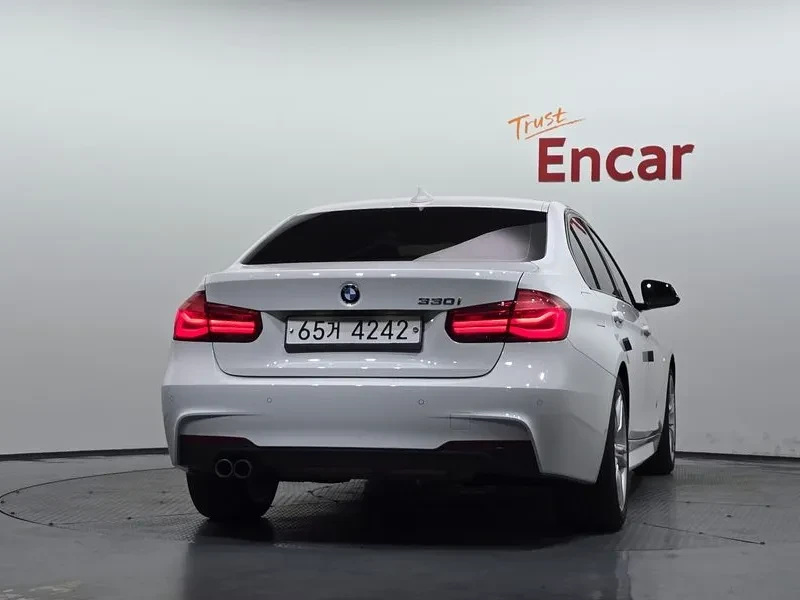 BMW 330 I M Sports, снимка 4 - Автомобили и джипове - 56097370