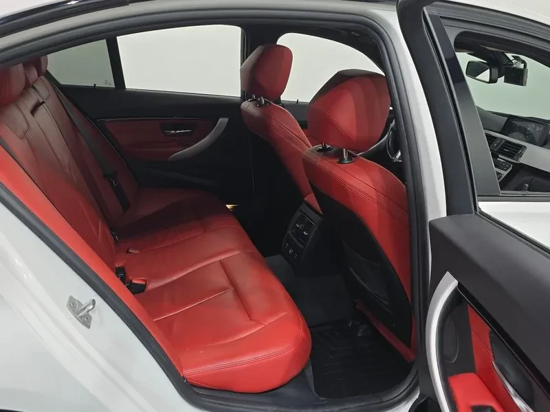 BMW 330 I M Sports, снимка 11 - Автомобили и джипове - 56097370