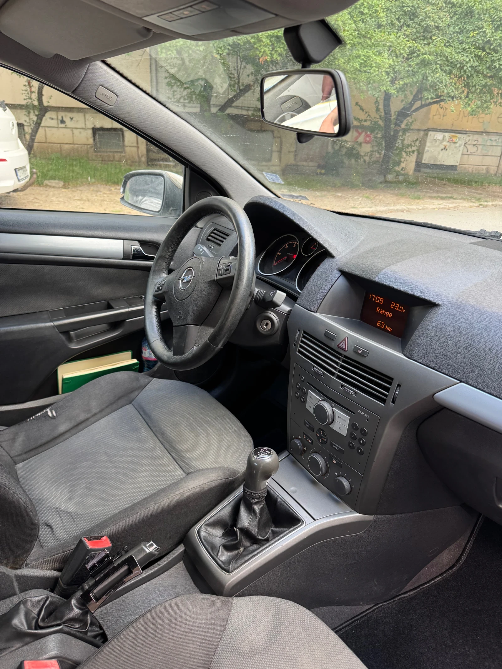 Opel Astra GTC - изображение 10