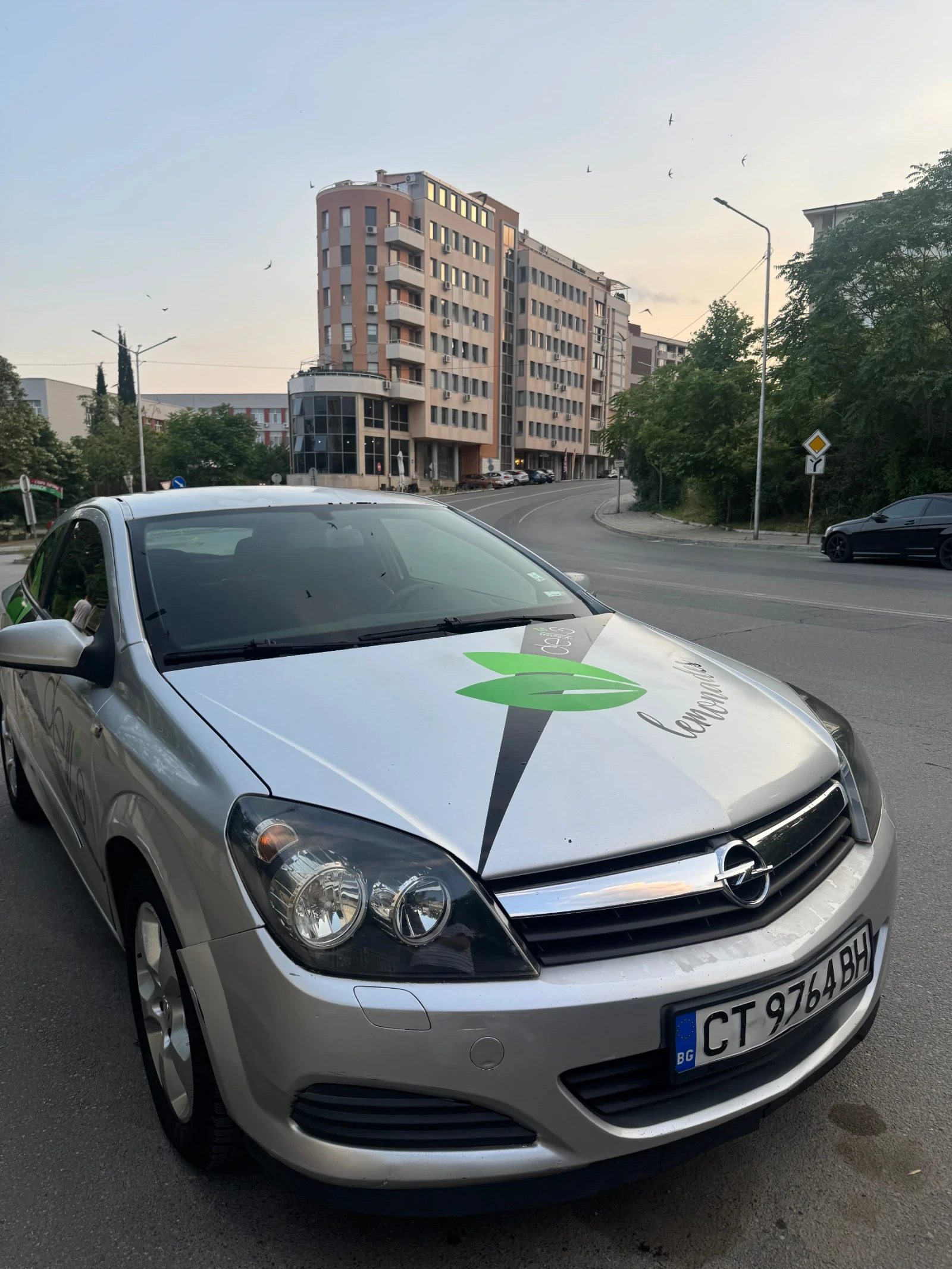 Opel Astra GTC - изображение 2