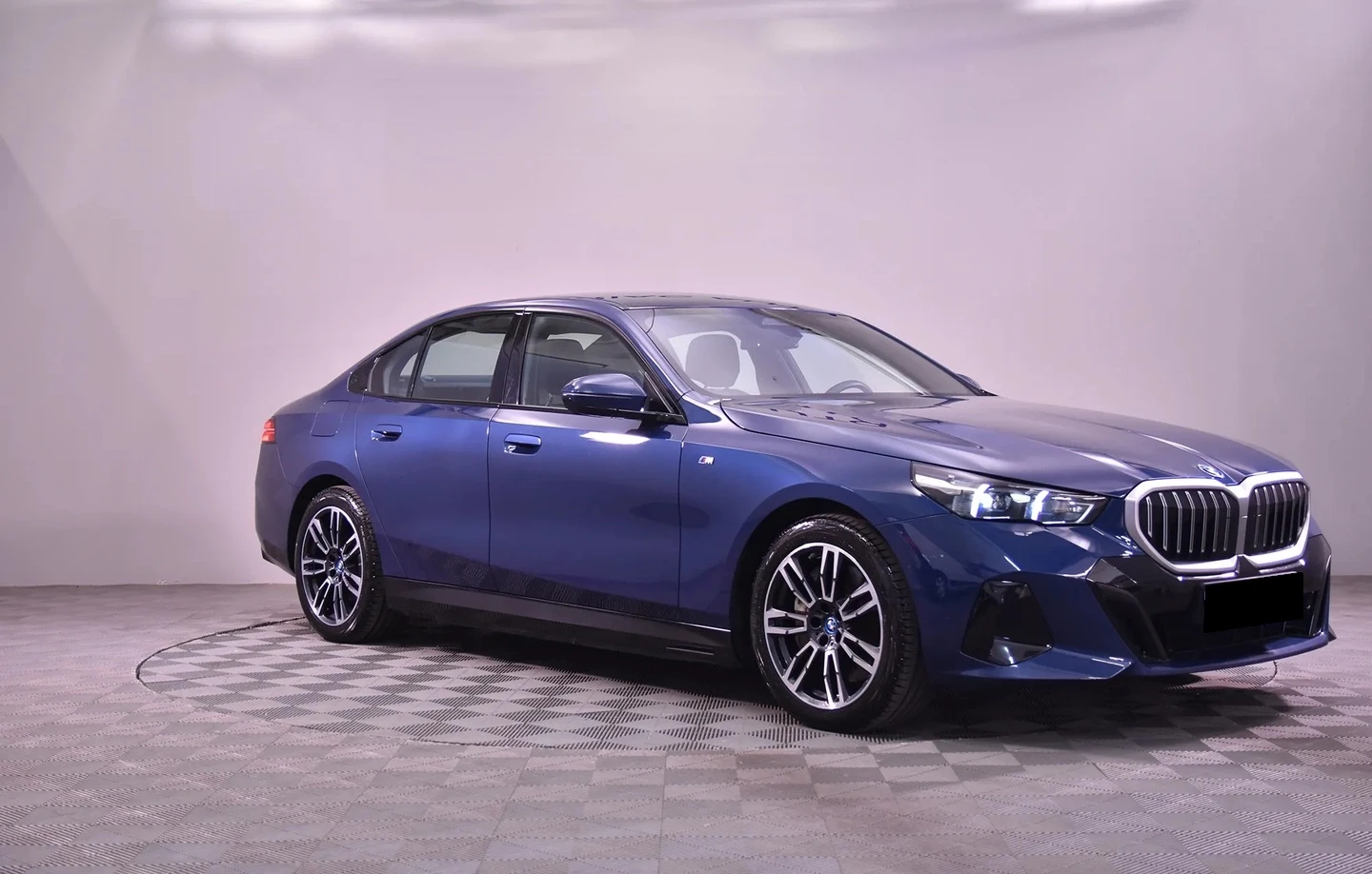 BMW 550 e xDrive M-Sport - изображение 2