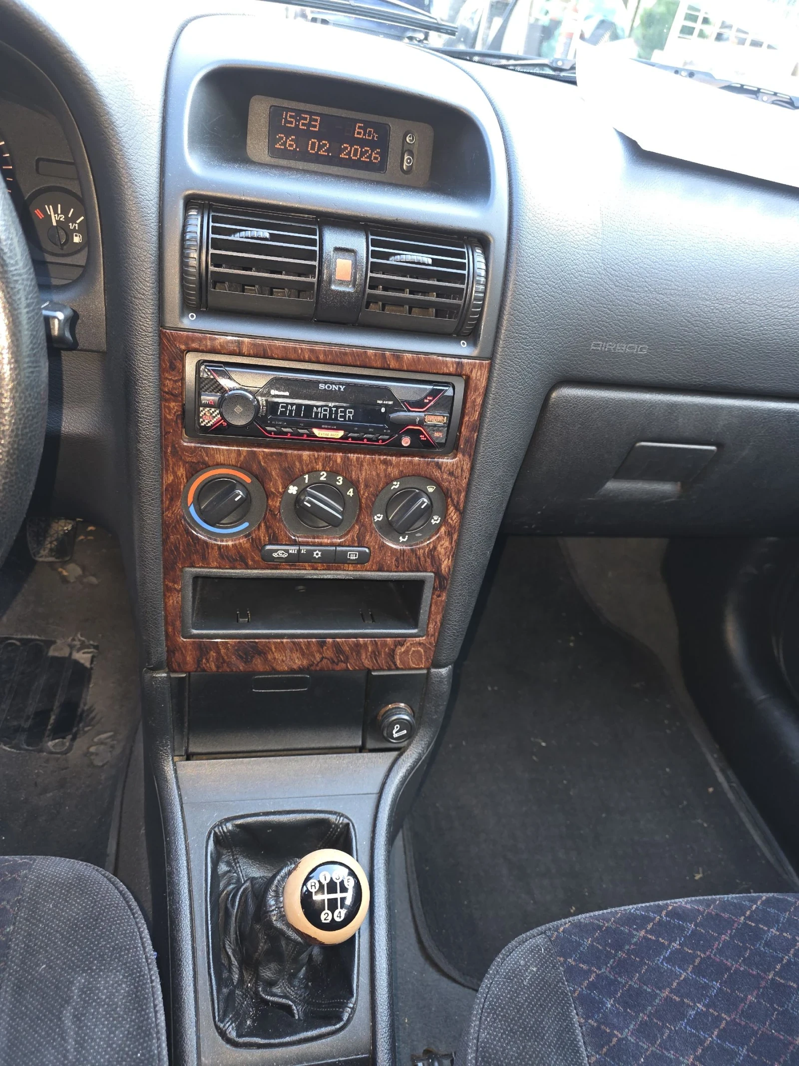 Opel Astra 1.6 ECOTEC Климатик, снимка 12 - Автомобили и джипове - 53634392