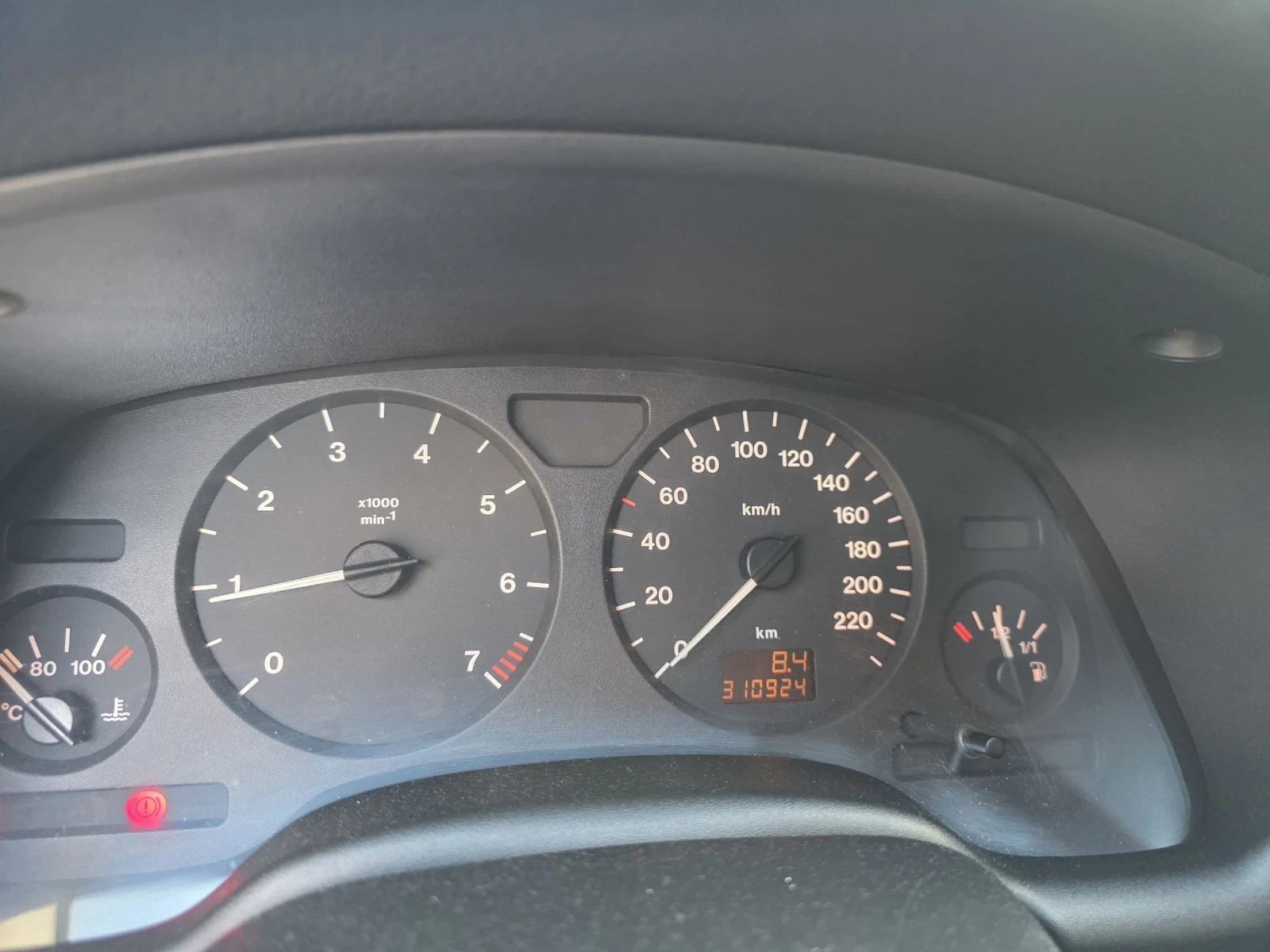 Opel Astra 1.6 ECOTEC Климатик, снимка 10 - Автомобили и джипове - 53634392