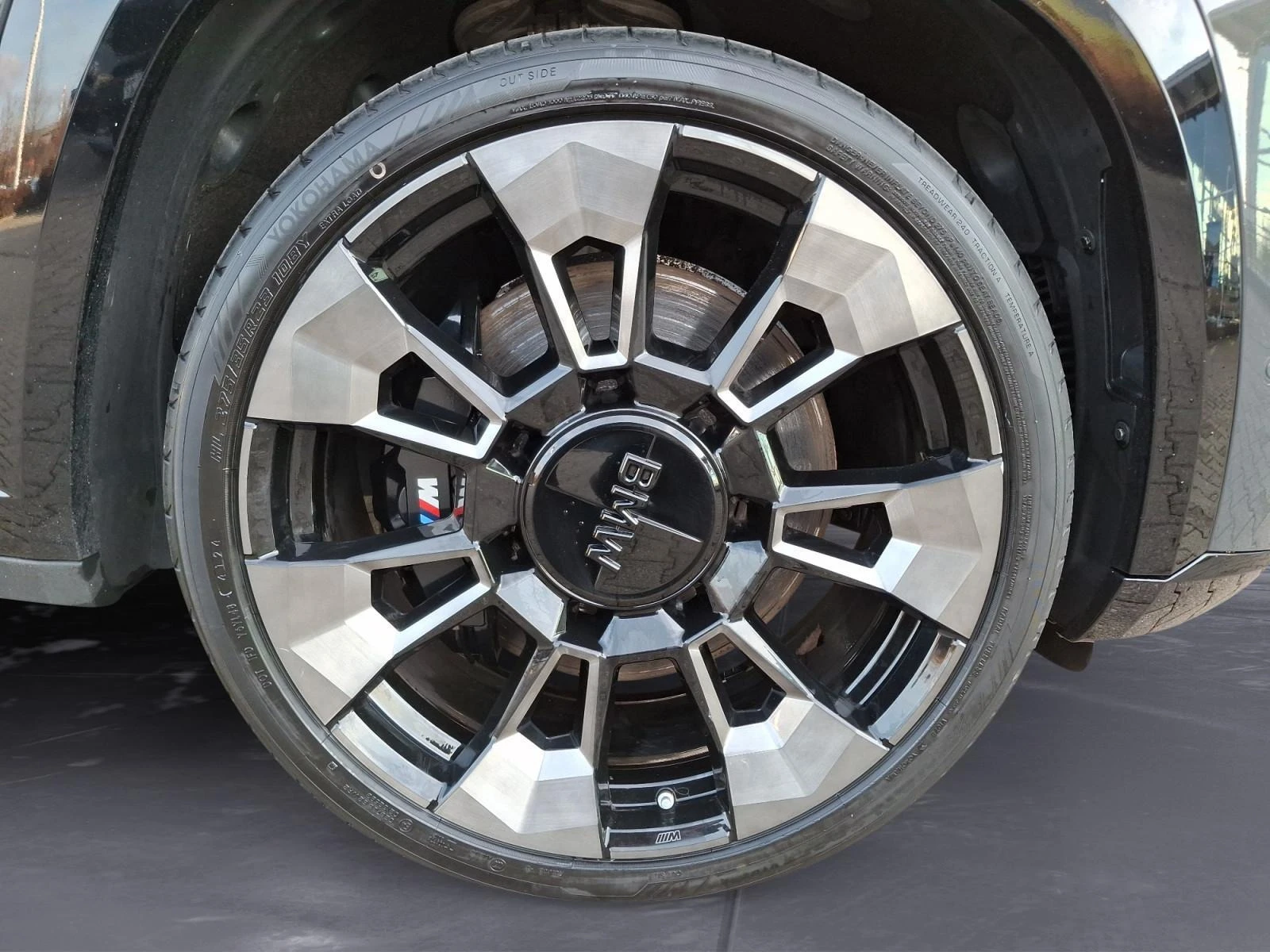 BMW XM 4.4 V8/PLUG-IN HYBRID/B&W/HEAD UP/ICONIC GLOW/, снимка 5 - Автомобили и джипове - 53810550