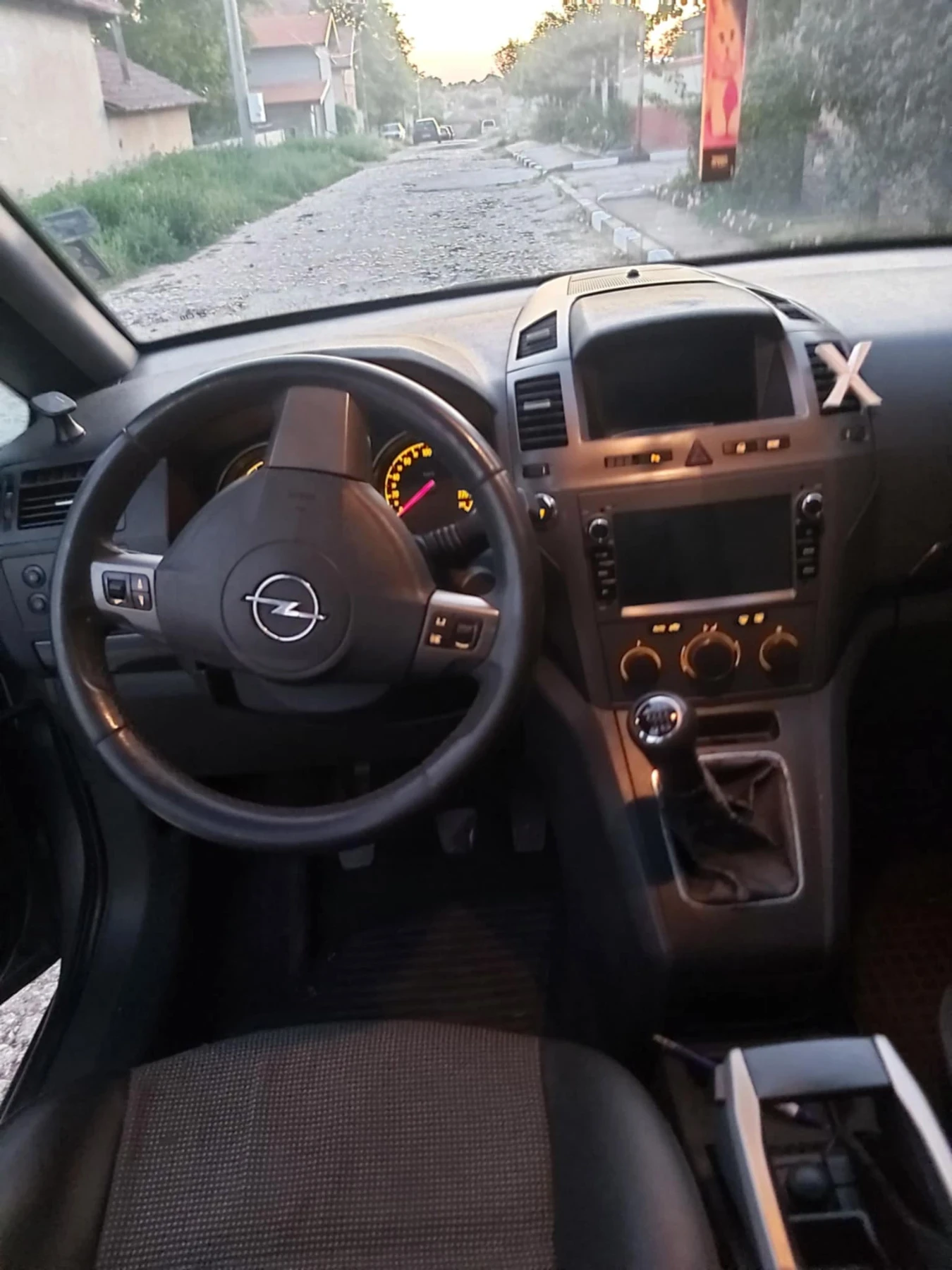 Opel Zafira 1.9CDTI, снимка 8 - Автомобили и джипове - 53841585