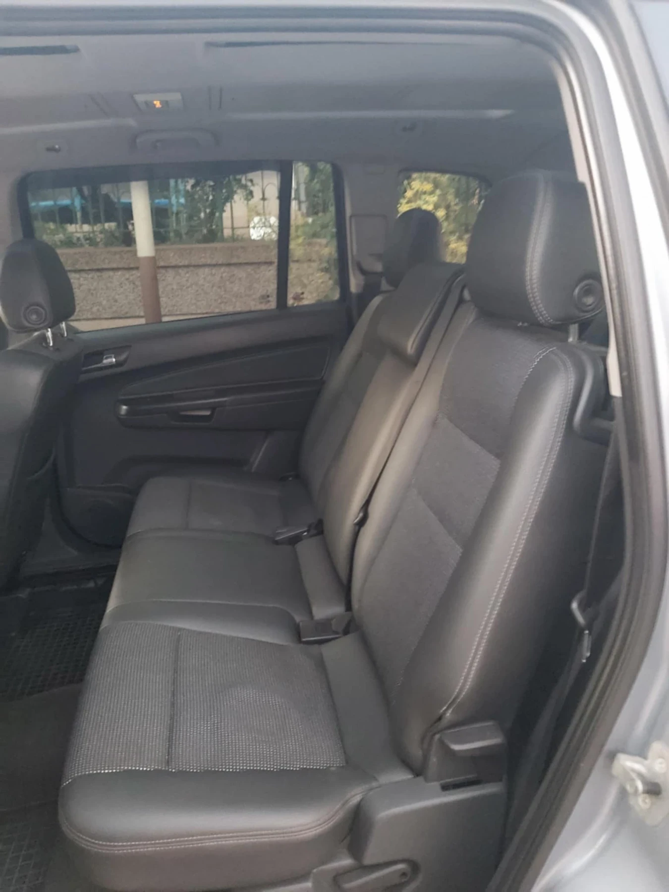 Opel Zafira 1.9CDTI, снимка 6 - Автомобили и джипове - 53841585