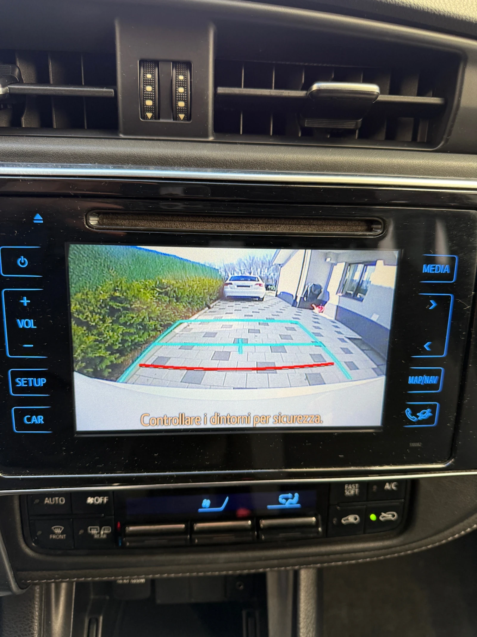 Toyota Auris 1.6 Diesel , euro 6b Facelift , снимка 8 - Автомобили и джипове - 53856651