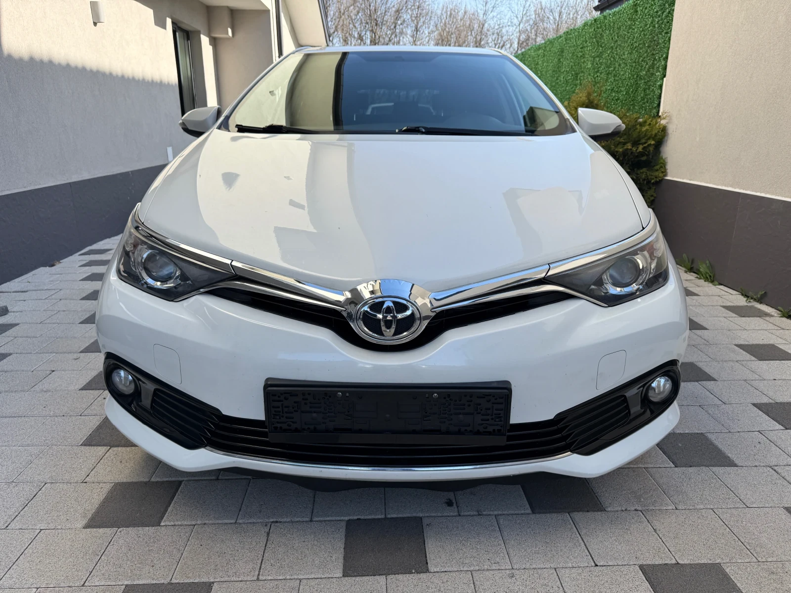 Toyota Auris 1.6 Diesel , euro 6b Facelift , снимка 3 - Автомобили и джипове - 53856651