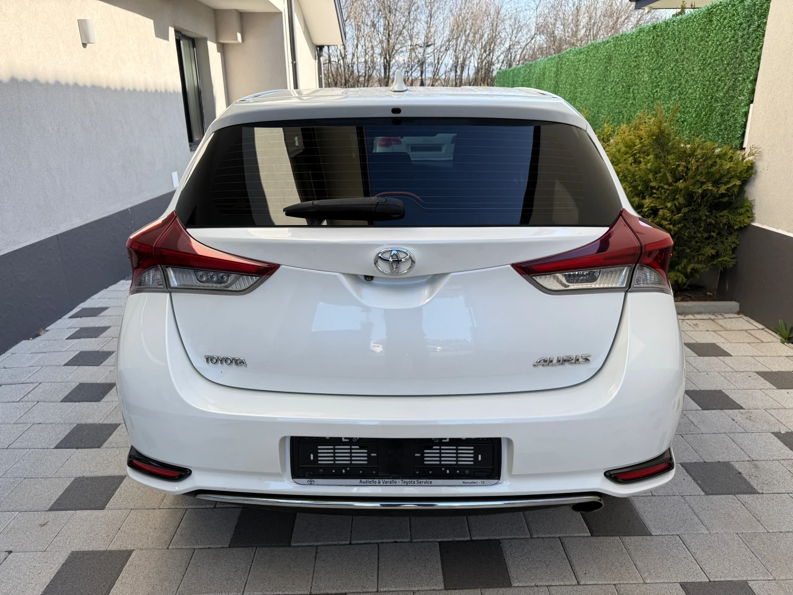 Toyota Auris 1.6 Diesel , euro 6b Facelift , снимка 6 - Автомобили и джипове - 53856651