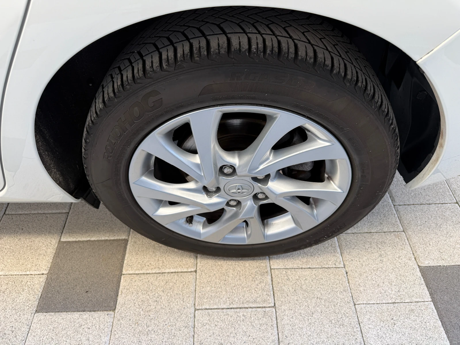 Toyota Auris 1.6 Diesel , euro 6b Facelift , снимка 10 - Автомобили и джипове - 53856651