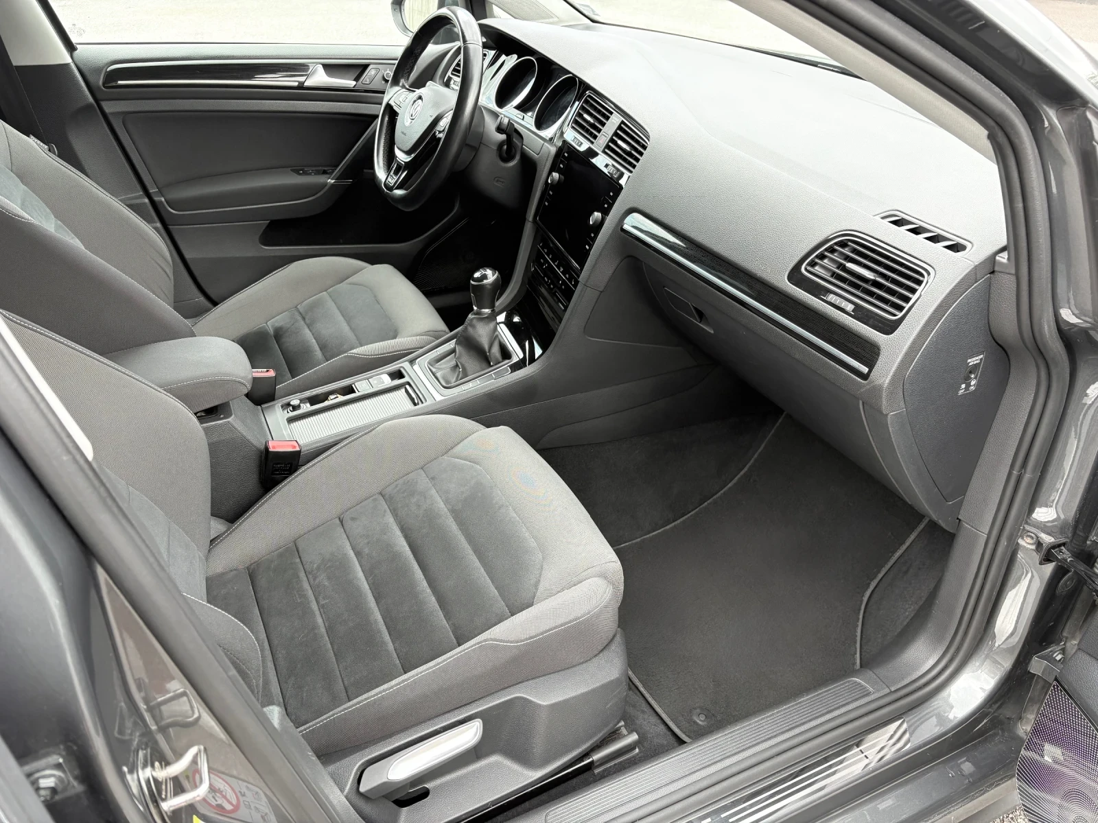 VW Golf 7.5, 1.5TGI, KEYLESS, DISTRONIC, FULL LED , снимка 10 - Автомобили и джипове - 54381056