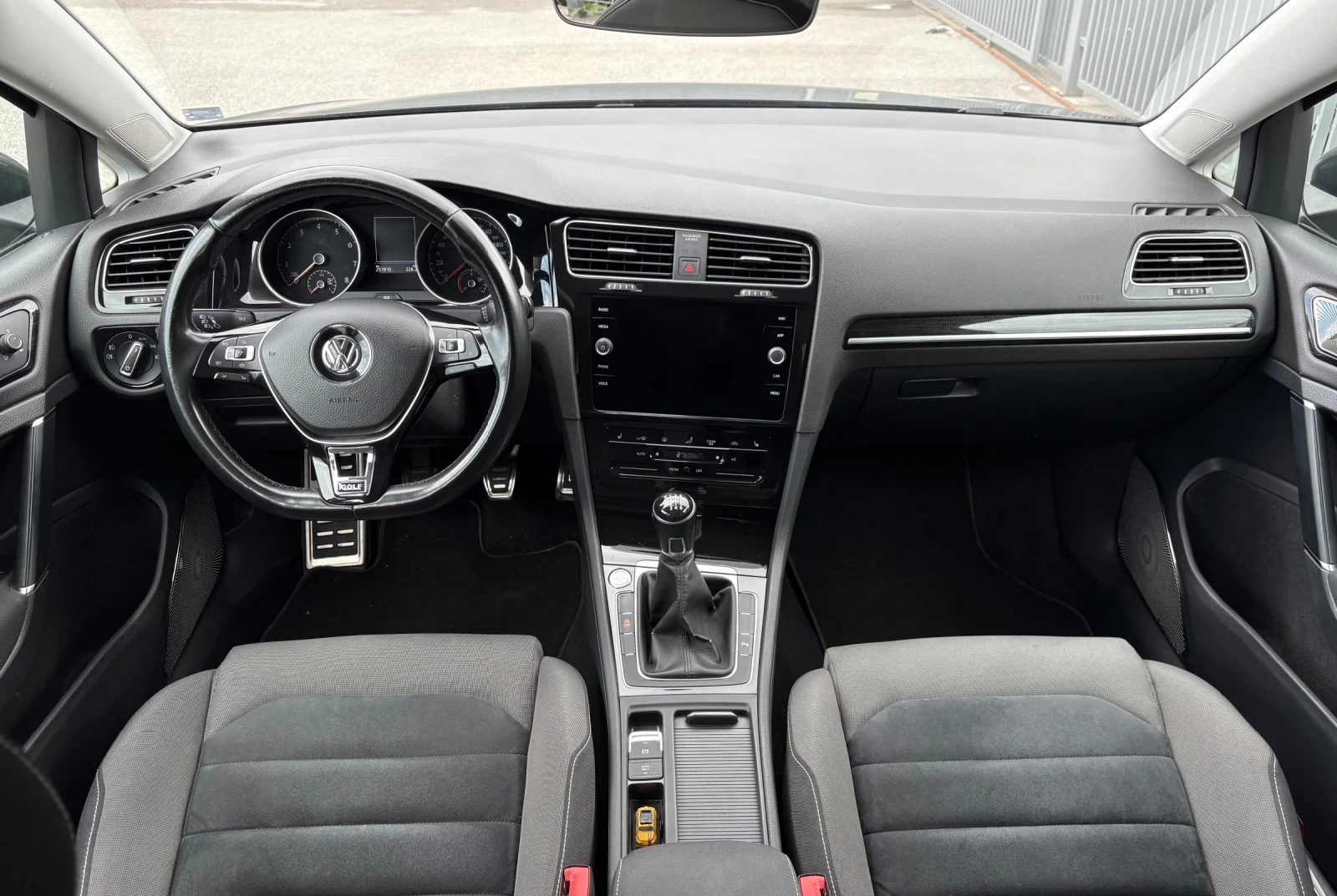 VW Golf 7.5, 1.5TGI, KEYLESS, DISTRONIC, FULL LED , снимка 9 - Автомобили и джипове - 54381056