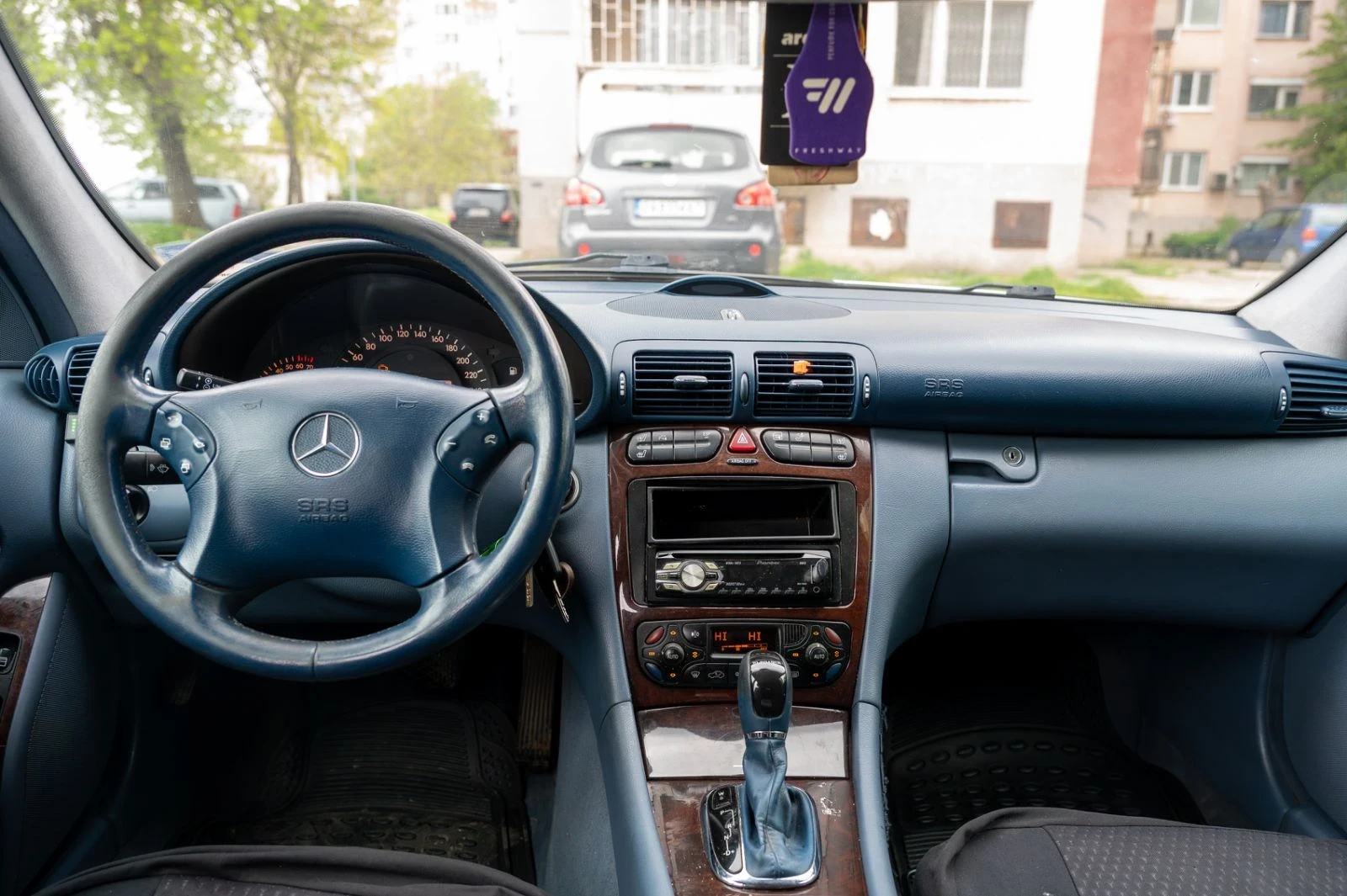 Mercedes-Benz C 180 2.0, снимка 9 - Автомобили и джипове - 54425658