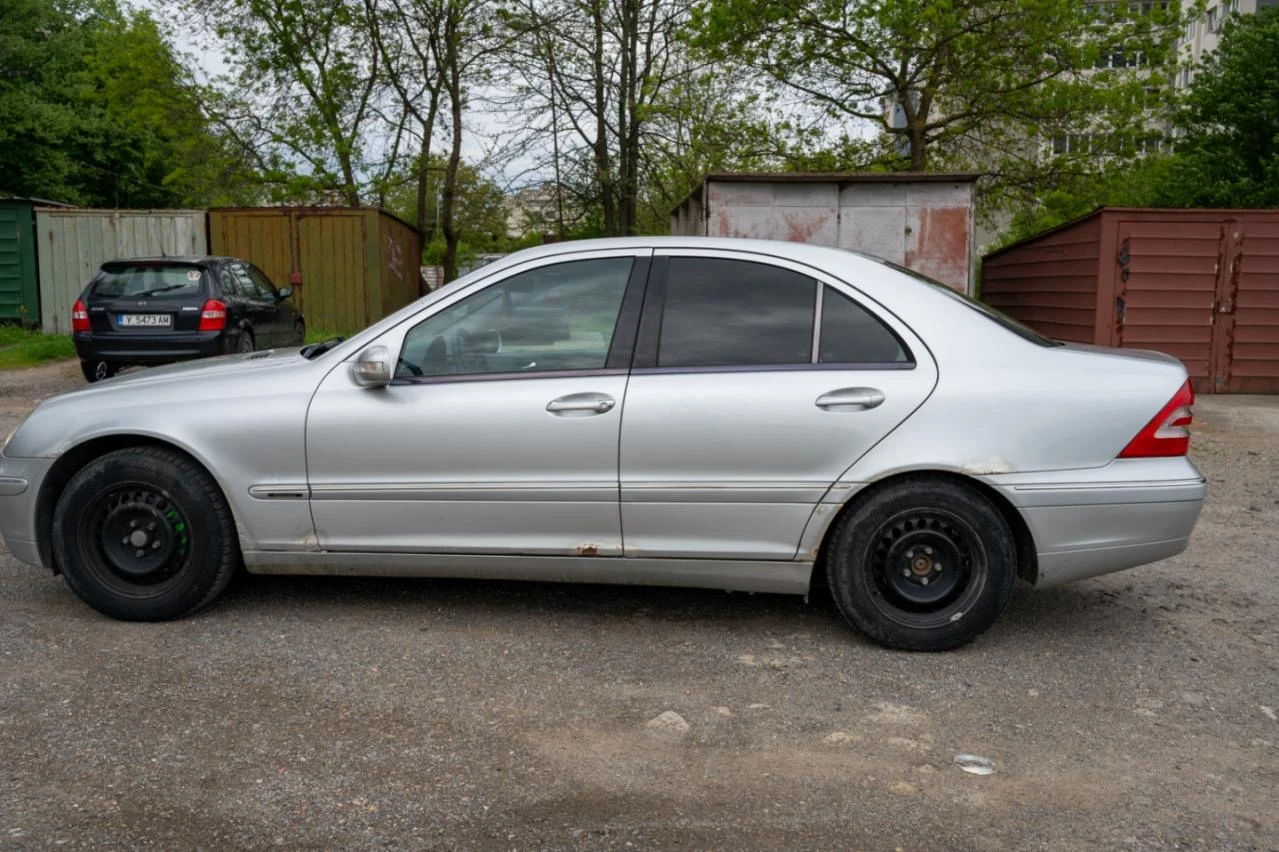 Mercedes-Benz C 180 2.0, снимка 8 - Автомобили и джипове - 54425658