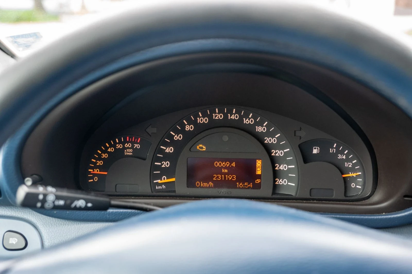 Mercedes-Benz C 180 2.0, снимка 11 - Автомобили и джипове - 54425658