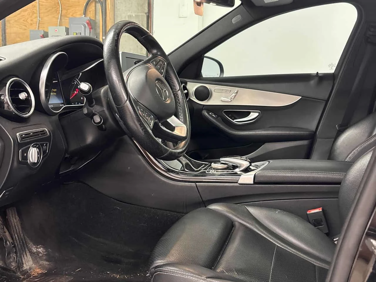 Mercedes-Benz C 300 * CARFAX * ОПЦИЯ ЗА ФИНАНСИРАНЕ, снимка 13 - Автомобили и джипове - 55190540