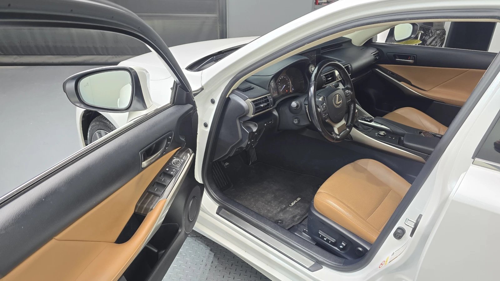 Lexus IS Supreme* BLIND SPOT* ЛЮК* ПОДГРЕВ ВОЛАН* КРАЙНА ЦЕ, снимка 10 - Автомобили и джипове - 55378605