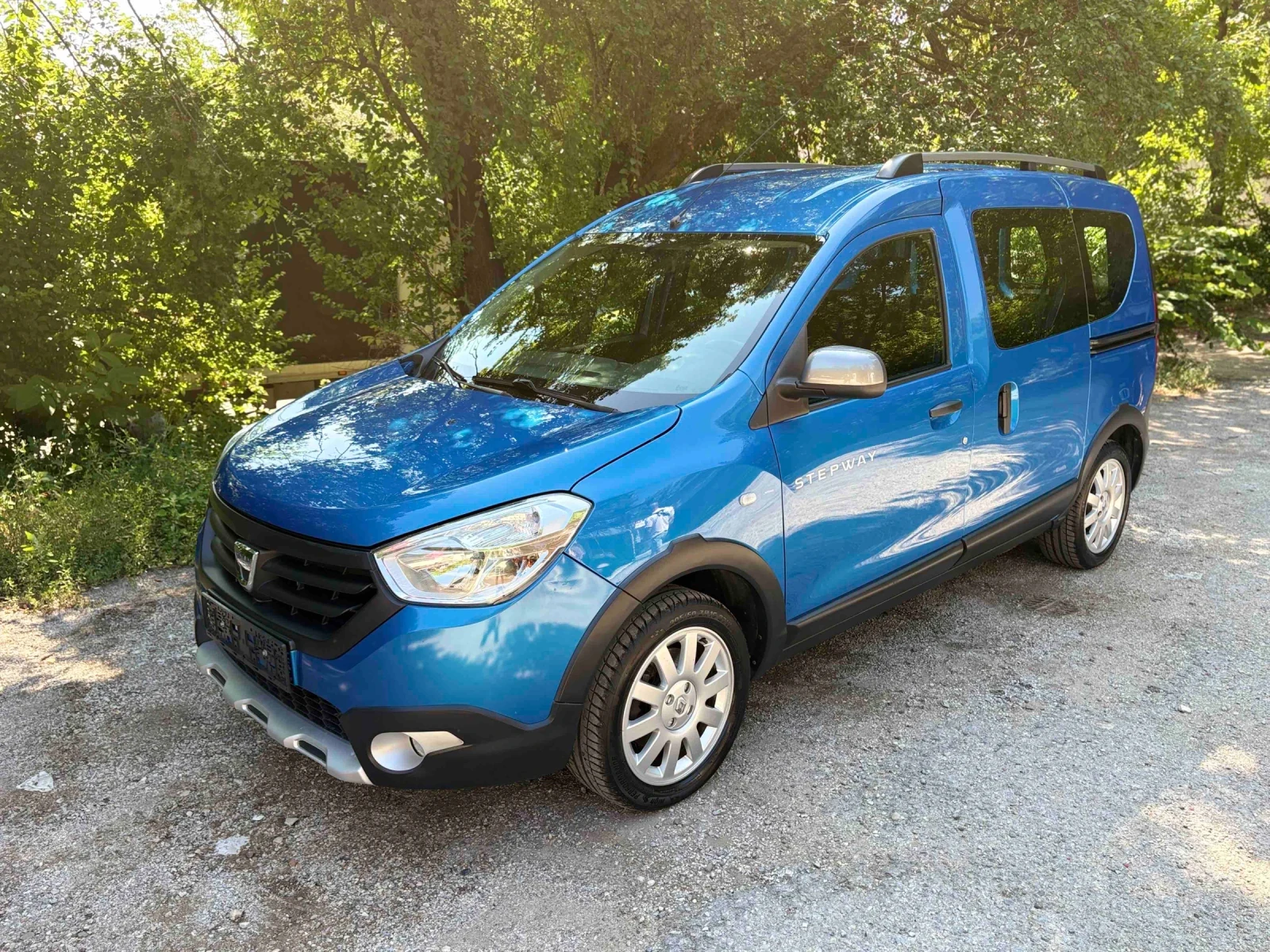 Dacia Dokker STEPWAY 1.2+ ШВЕЙЦАРИЯ+ НАВИ, снимка 3 - Автомобили и джипове - 55457047