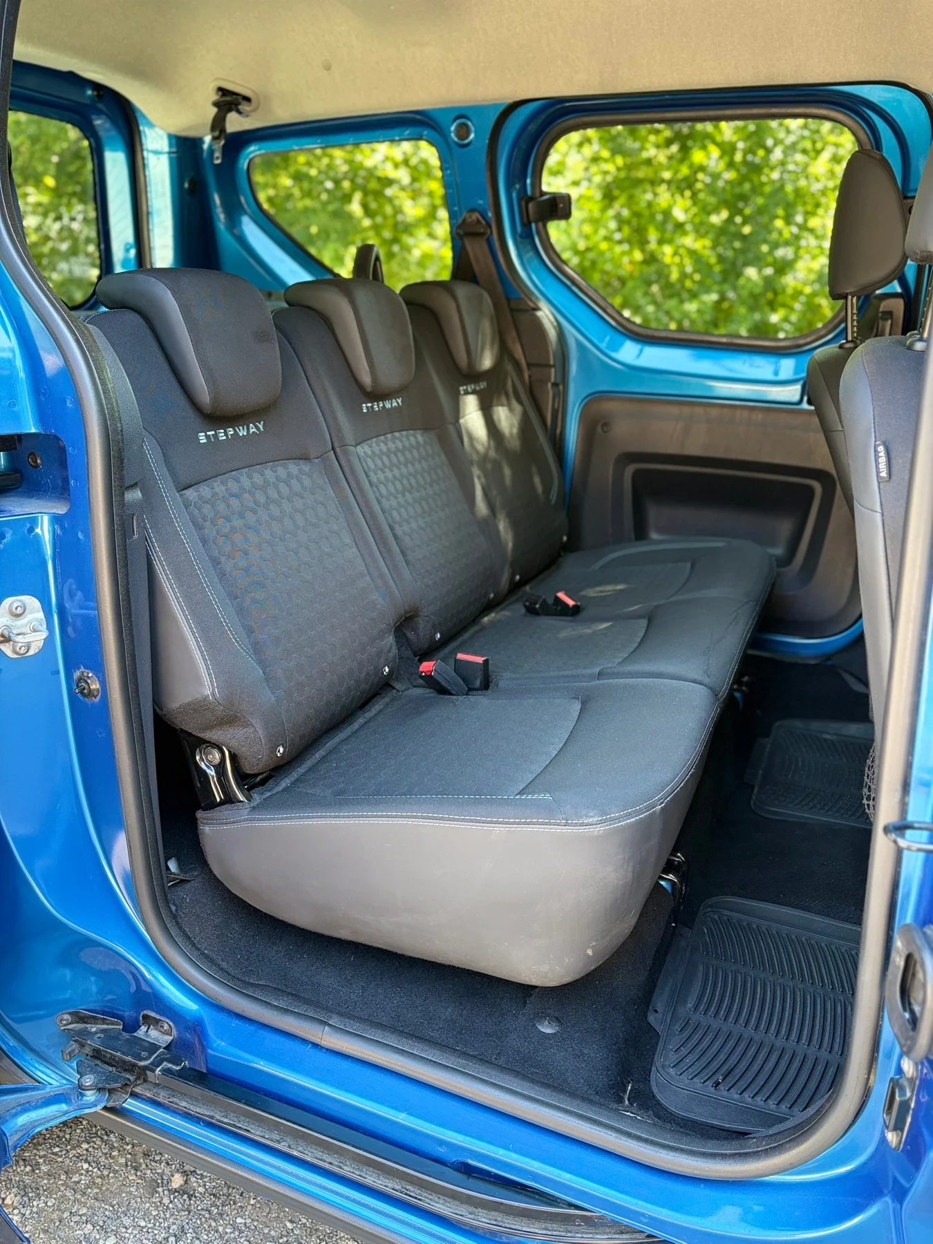 Dacia Dokker STEPWAY 1.2+ ШВЕЙЦАРИЯ+ НАВИ, снимка 11 - Автомобили и джипове - 55457047