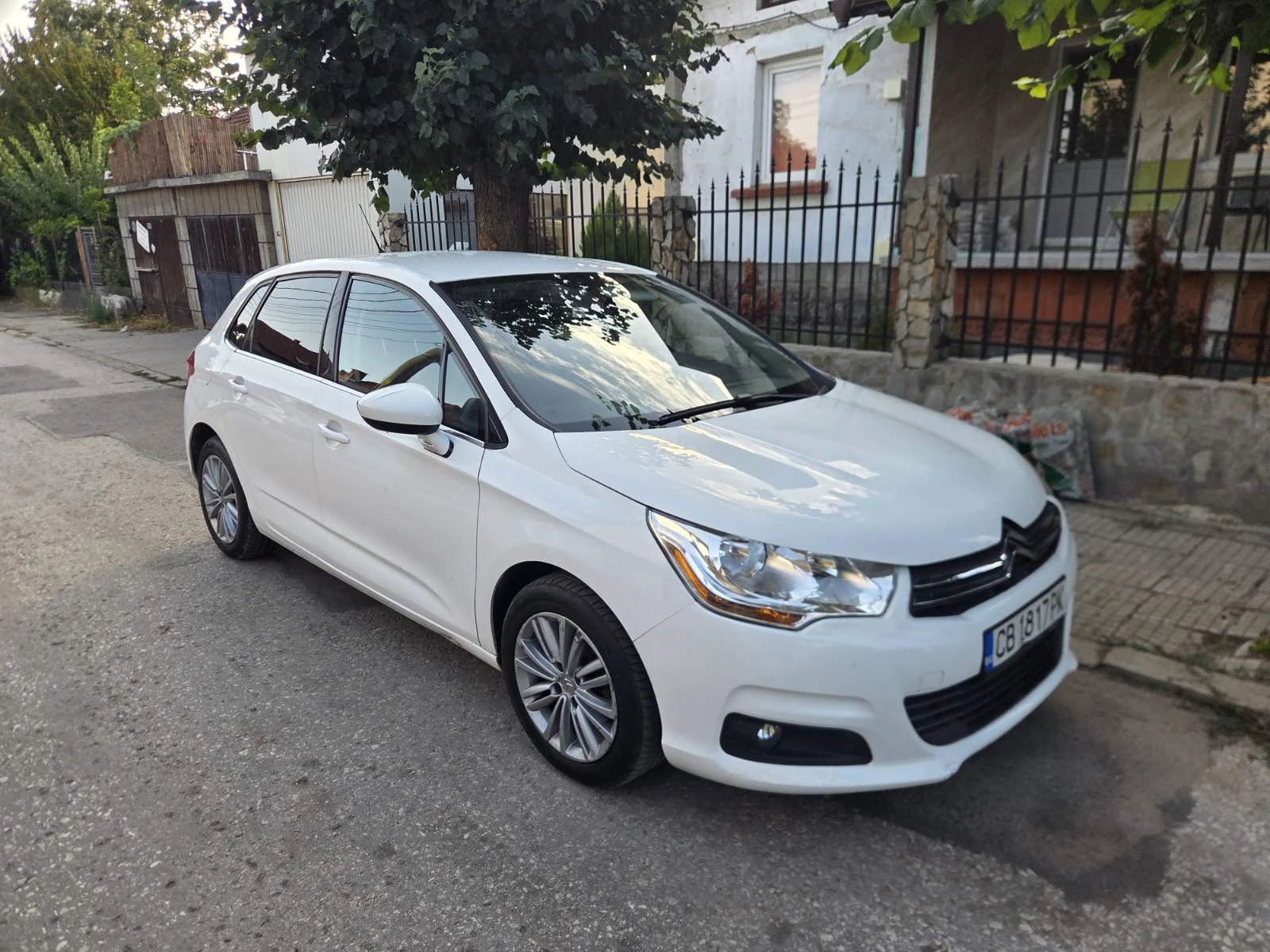 Citroen C4 1.6 e-hdi* EXCLUSIVE* Парктроник* Климатроник* , снимка 16 - Автомобили и джипове - 55944839