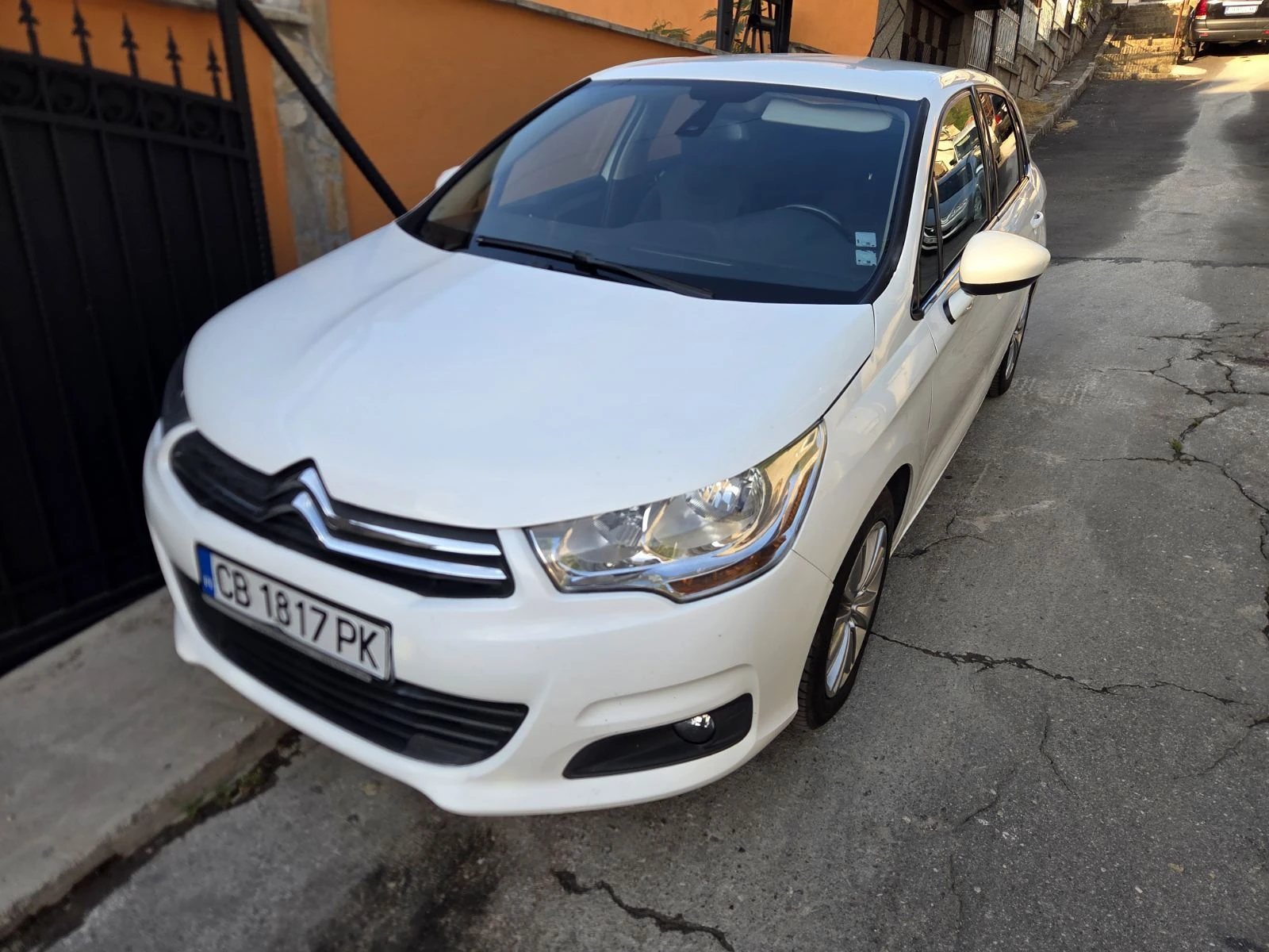 Citroen C4 1.6 e-hdi* EXCLUSIVE* Парктроник* Климатроник* , снимка 4 - Автомобили и джипове - 55944839