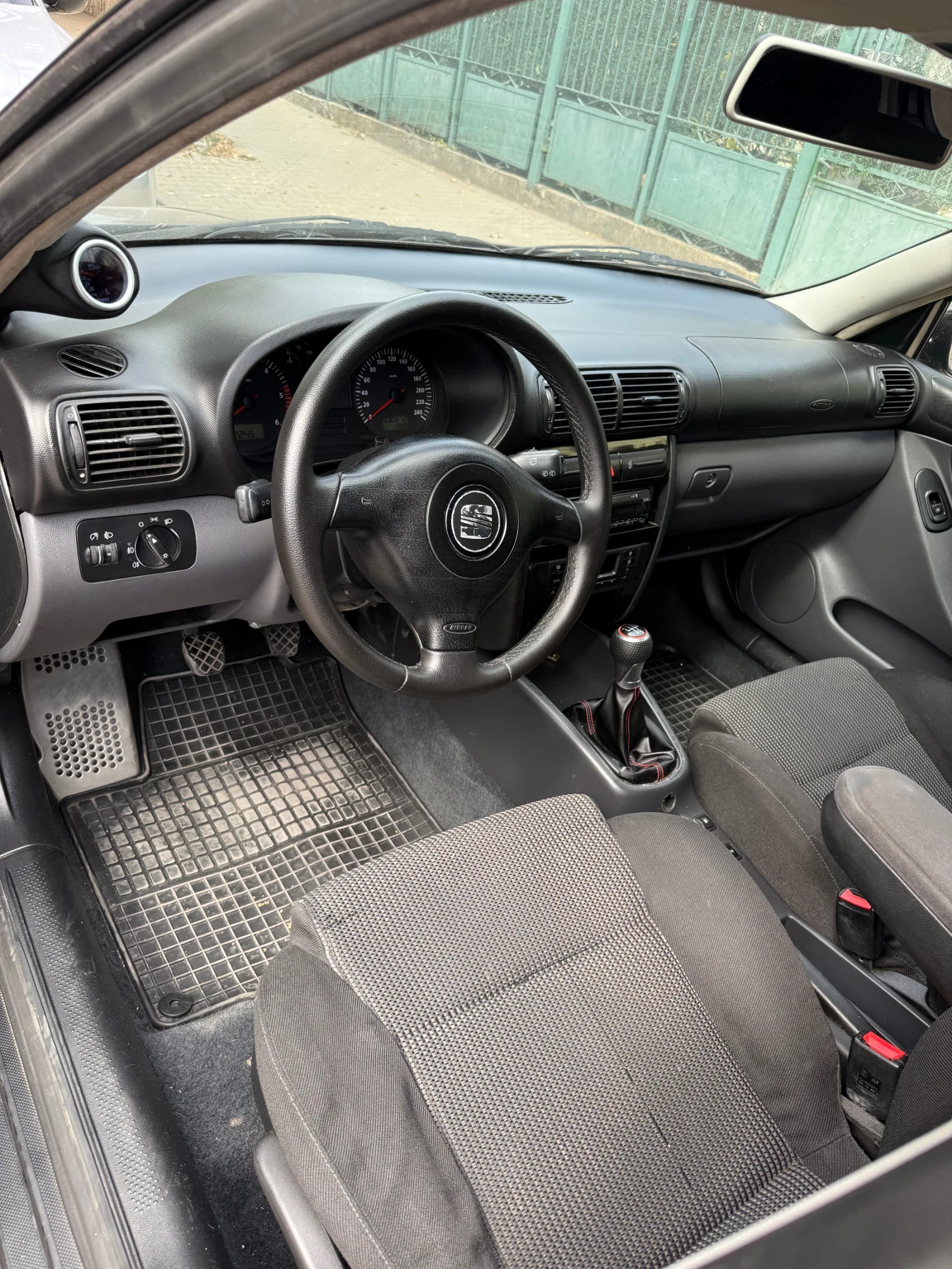 Seat Leon, снимка 9 - Автомобили и джипове - 56041329