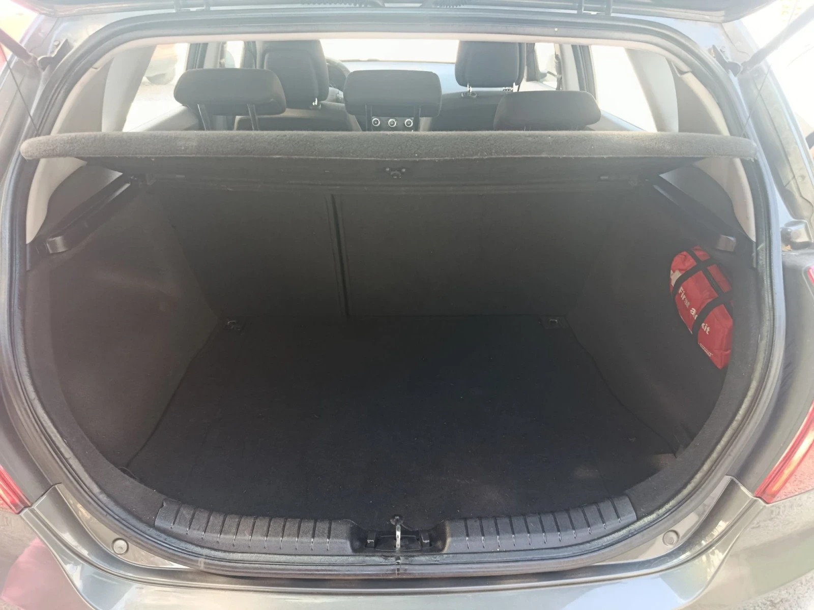 Kia Ceed 1.6 CRDI 90k, снимка 15 - Автомобили и джипове - 56056900