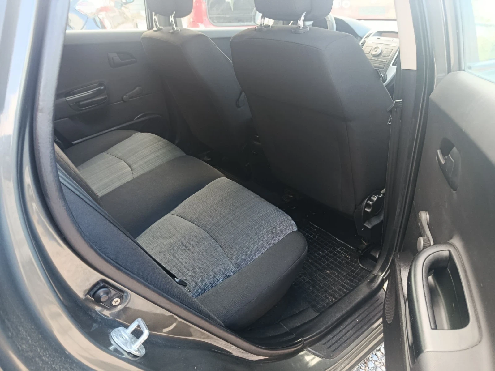 Kia Ceed 1.6 CRDI 90k, снимка 13 - Автомобили и джипове - 56056900