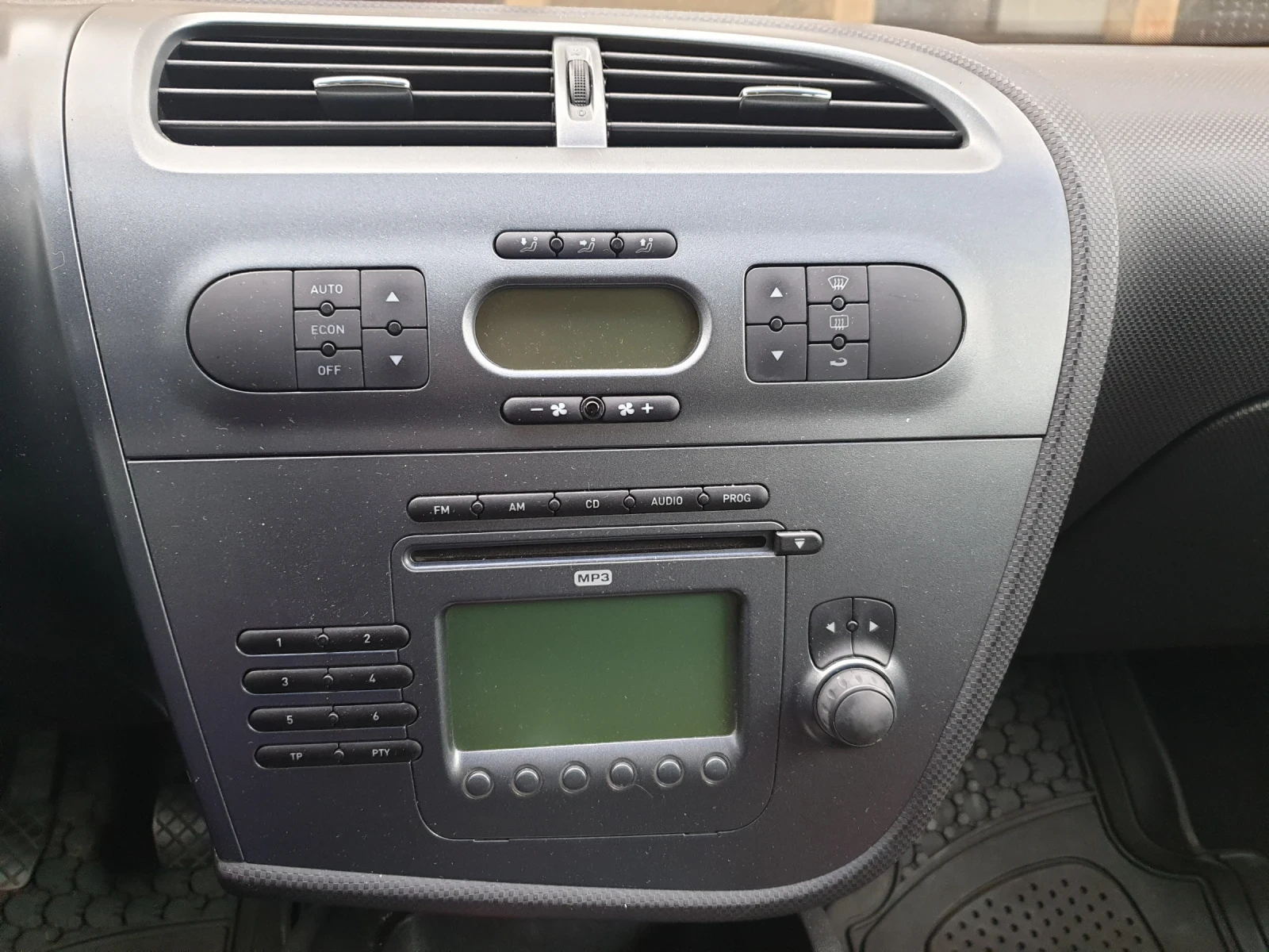 Seat Leon, снимка 4 - Автомобили и джипове - 56406305