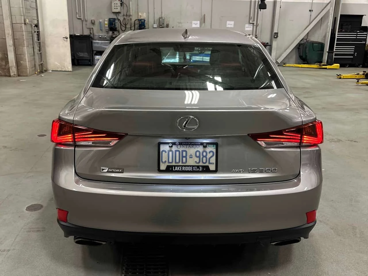 Lexus IS 300 * 4dr Sdn AWD * CARFAX *  | Mobile.bg � ����������� 5