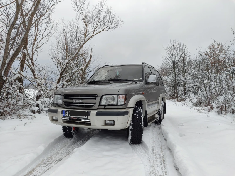 Isuzu Trooper, снимка 16 - Автомобили и джипове - 49436805