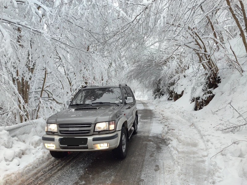 Isuzu Trooper, снимка 14 - Автомобили и джипове - 49436805