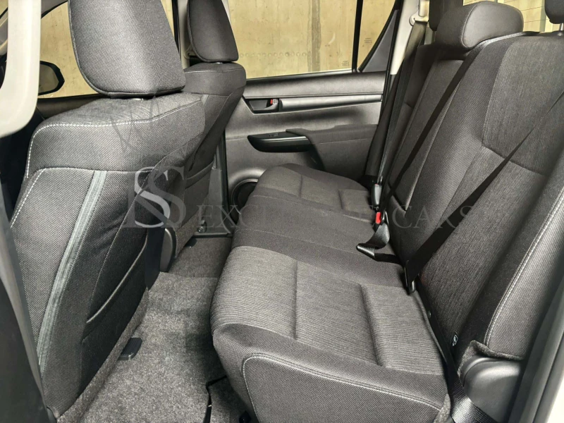 Toyota Hilux 2.8 D* COMFORT* DOUBLE CABIN* 4X4* , снимка 14 - Автомобили и джипове - 51352841