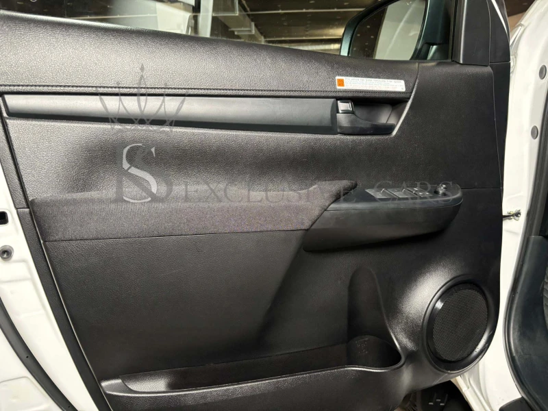 Toyota Hilux 2.8 D* COMFORT* DOUBLE CABIN* 4X4* , снимка 7 - Автомобили и джипове - 51352841