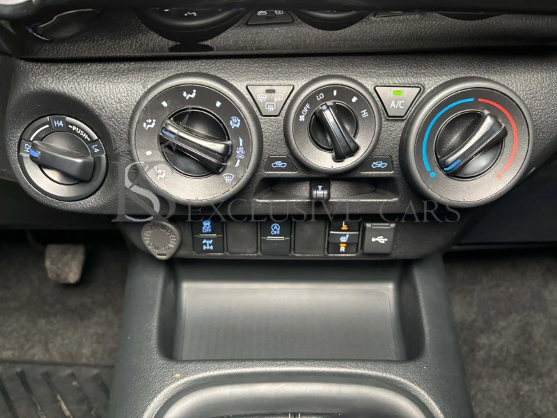 Toyota Hilux 2.8 D* COMFORT* DOUBLE CABIN* 4X4* , снимка 12 - Автомобили и джипове - 51352841