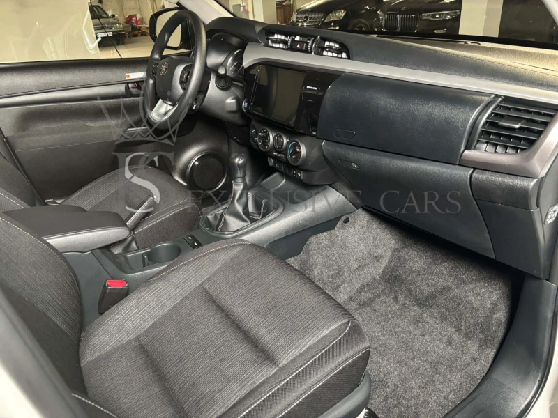 Toyota Hilux 2.8 D* COMFORT* DOUBLE CABIN* 4X4* , снимка 15 - Автомобили и джипове - 51352841