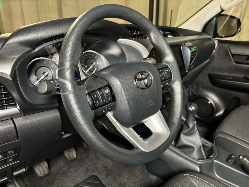 Toyota Hilux 2.8 D* COMFORT* DOUBLE CABIN* 4X4* , снимка 9 - Автомобили и джипове - 51352841