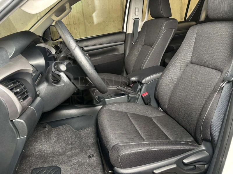 Toyota Hilux 2.8 D* COMFORT* DOUBLE CABIN* 4X4* , снимка 8 - Автомобили и джипове - 51352841