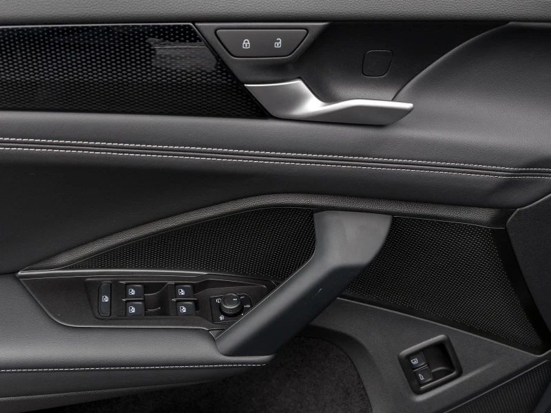 VW Tayron 1.5 TSI* e HYBRID* DSG* DISTR* KEYLESS* 360 CAM* C, снимка 3 - Автомобили и джипове - 52116706