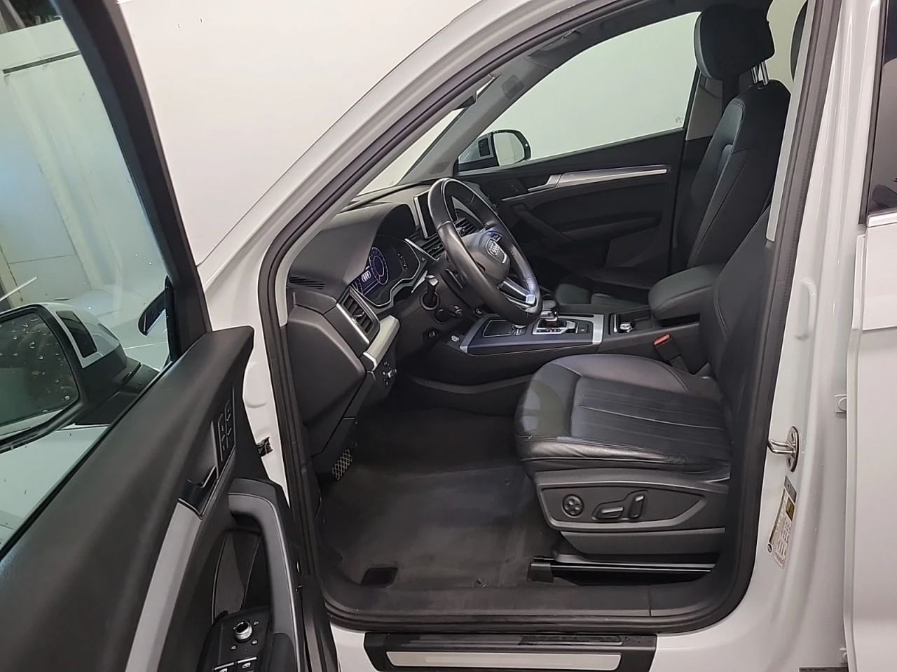 Audi Q5 TECHNIK * CARFAX * АвтоКредит * Цена до България*  - изображение 8