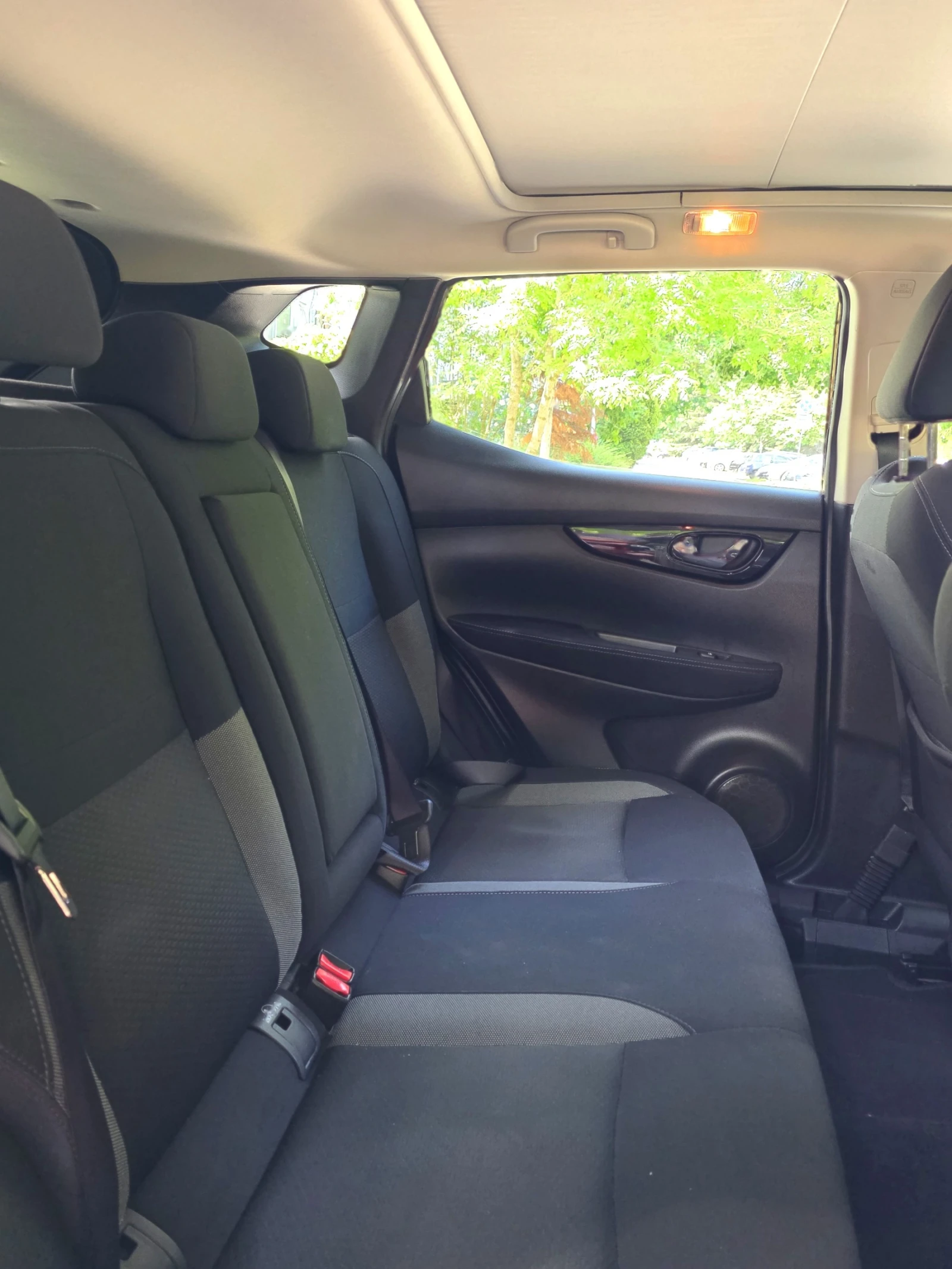 Nissan Qashqai N-Connecta 1.3 DIG-T Xtronic, снимка 8 - Автомобили и джипове - 54733509