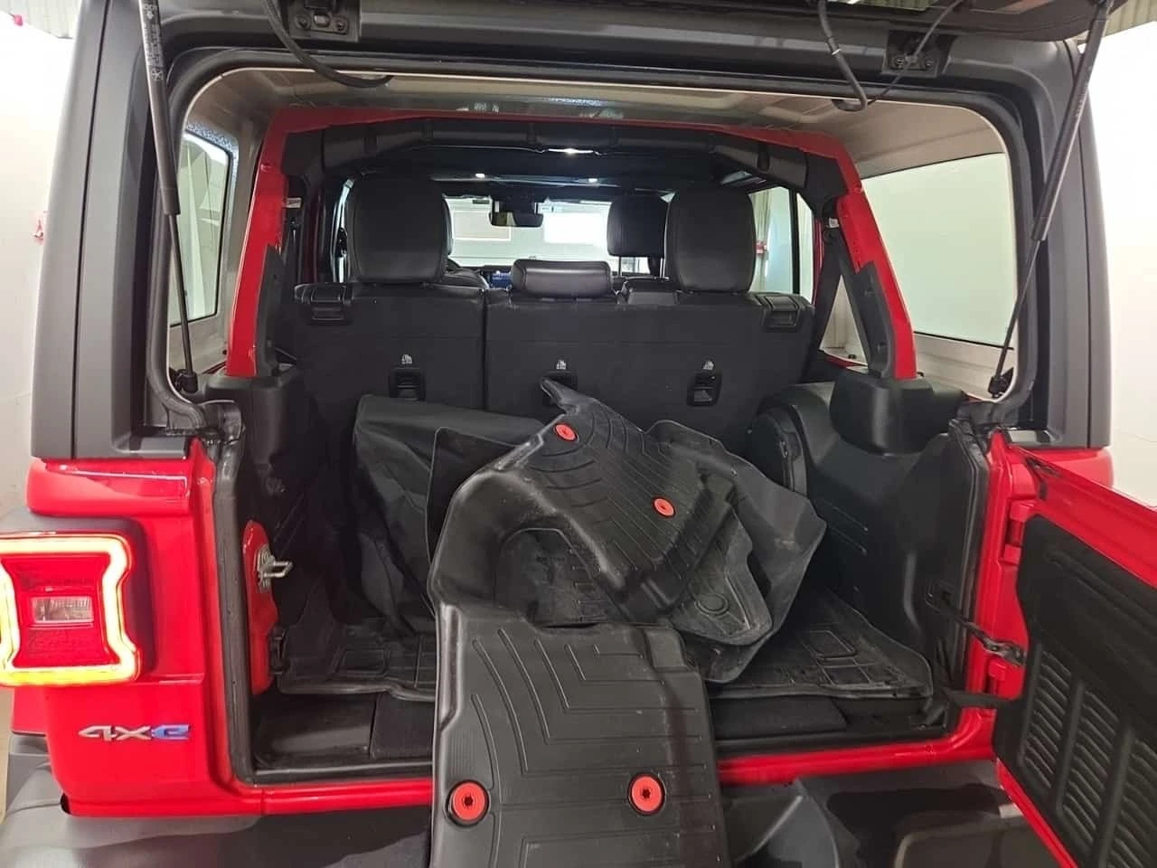 Jeep Wrangler SAHARA / Цена до България , снимка 14 - Автомобили и джипове - 56323610