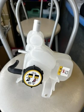 Разширителен съд FORD MAVERICK/ESCAPE/MAZDA TRIBUTE/MERCURY MARINER 2001-   1L8Z8A080BB / 5L8Z5G232C, снимка 2