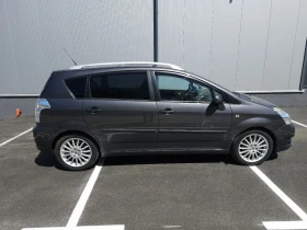 Toyota Corolla verso 2.2 D4D, снимка 8