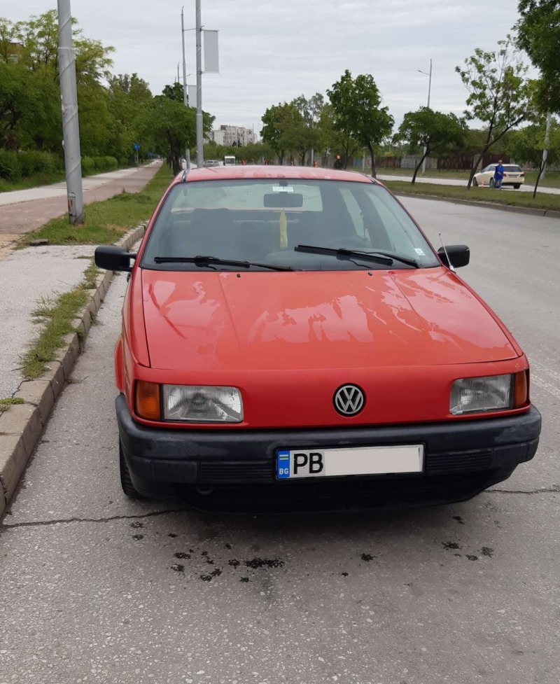 VW Passat, снимка 1 - Автомобили и джипове - 46263285