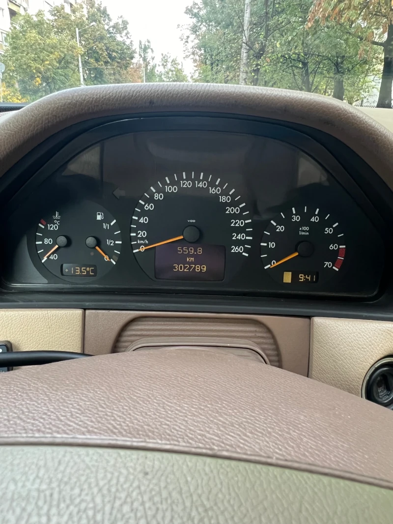 Mercedes-Benz E 200 Elegance, снимка 12 - Автомобили и джипове - 47490609