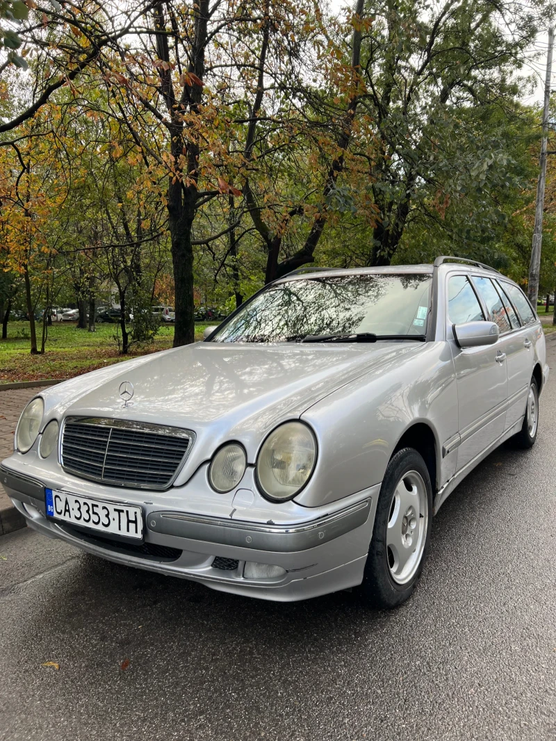 Mercedes-Benz E 200 Elegance, снимка 3 - Автомобили и джипове - 47490609