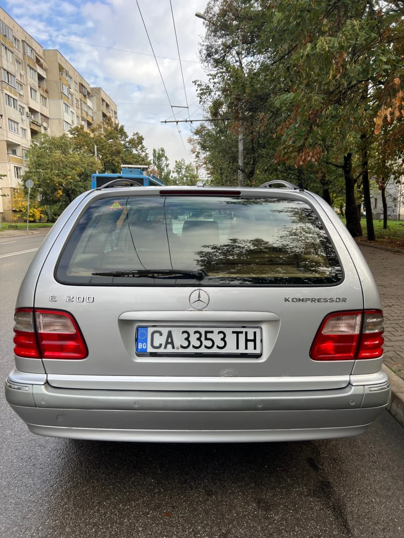 Mercedes-Benz E 200 Elegance, снимка 5 - Автомобили и джипове - 47490609