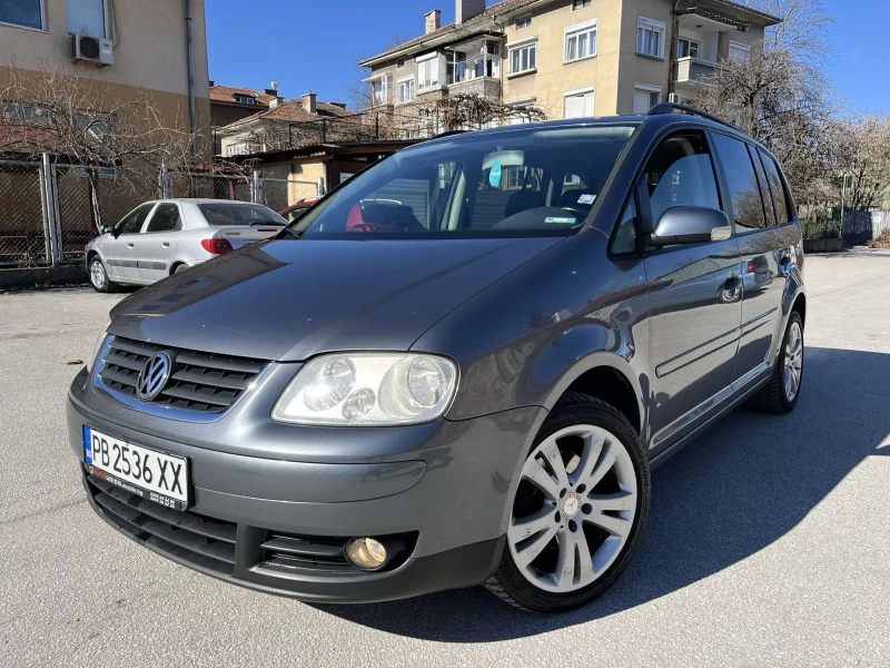 VW Touran Перфектен, снимка 1 - Автомобили и джипове - 49419989