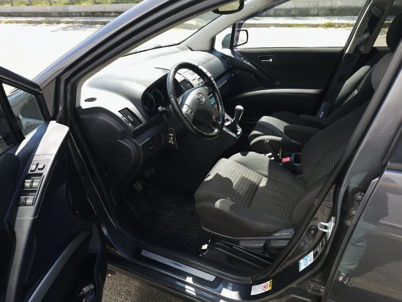 Toyota Corolla verso 2.2 D4D, снимка 11 - Автомобили и джипове - 52657812